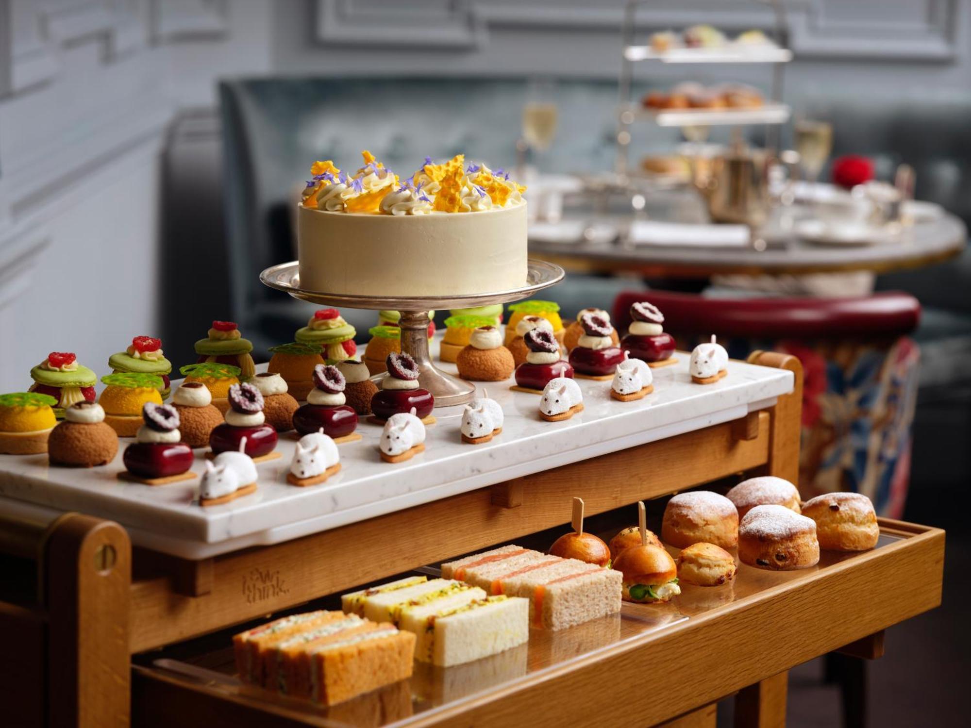 The Stafford London Ξενοδοχείο Εξωτερικό φωτογραφία Afternoon tea at the Mandarin Oriental, London