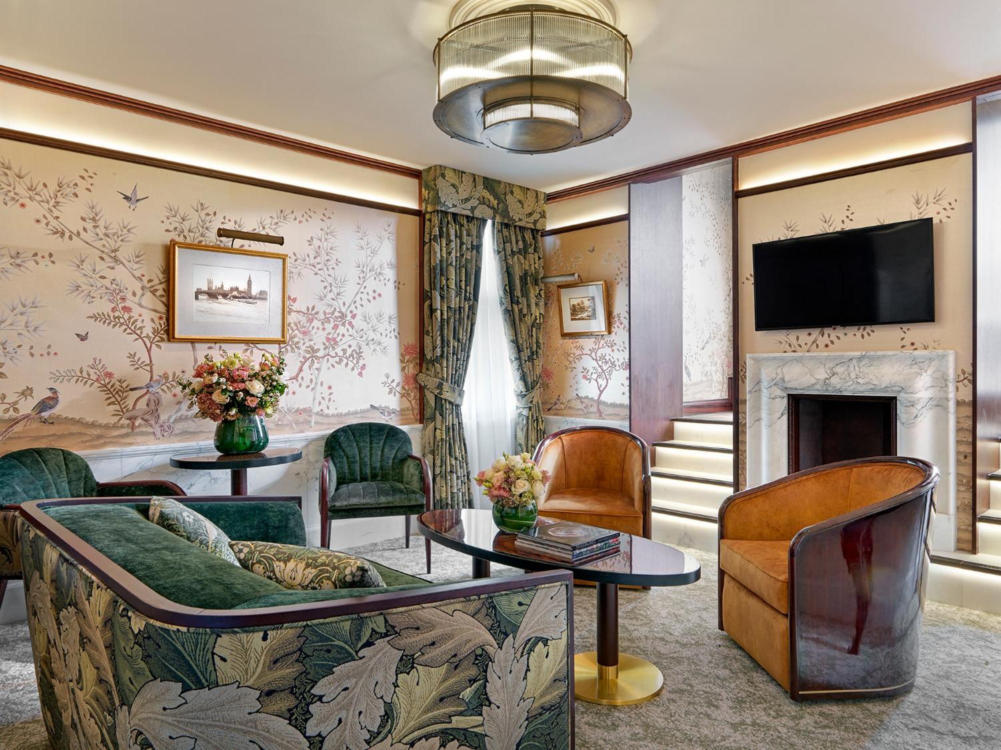 The Stafford London Ξενοδοχείο Εξωτερικό φωτογραφία The living room of a suite at the Mandarin Oriental, Paris