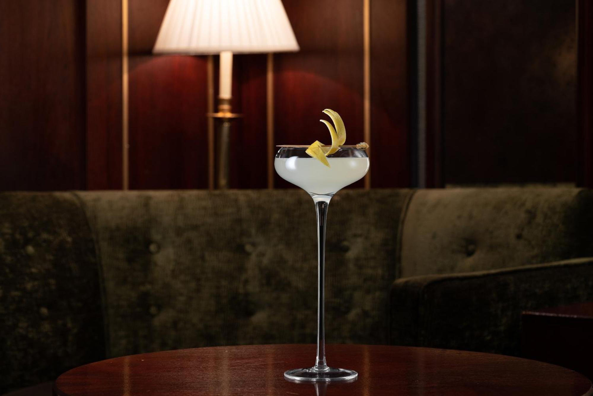 The Stafford London Ξενοδοχείο Εξωτερικό φωτογραφία A Vesper cocktail